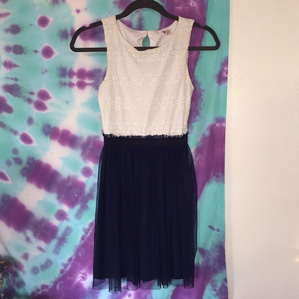 Cute lacy dress!